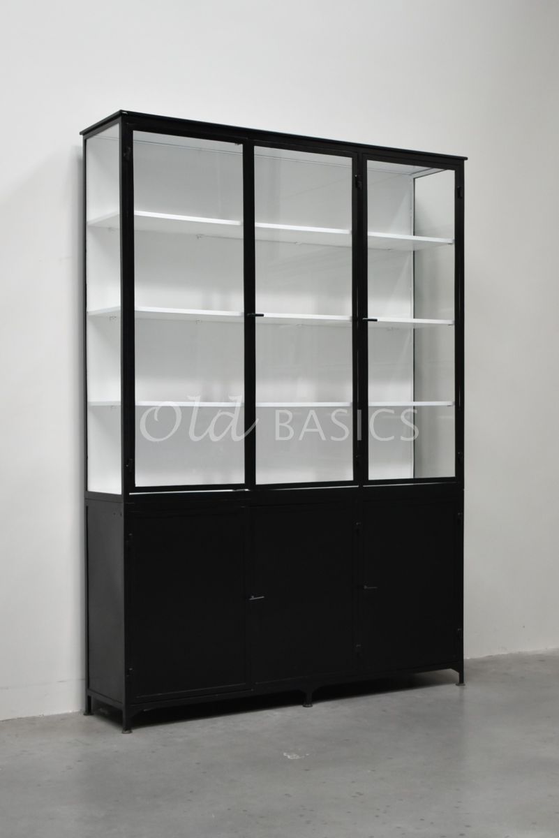 Detail van Apothekerskast Ilya trois NB Grand, zwart, materiaal staal